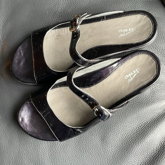 Dansko Sloane Style Sandals Size 7.5-8 Black Patent Leather Slipons - Picture 2 of 12